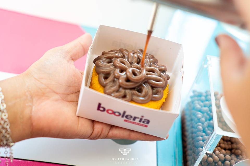 Kit Booleria com bolos e confeitos